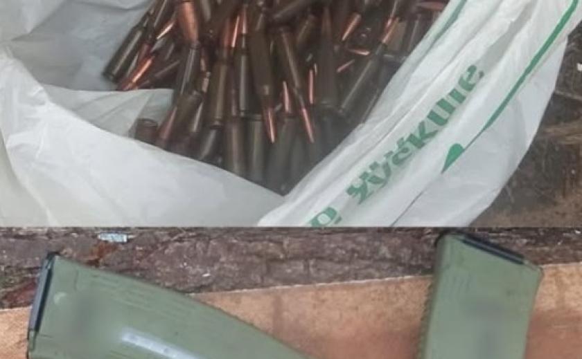 In Kryvyi Rih, patrol officers found a man carrying items resembling ammunition in a bag.