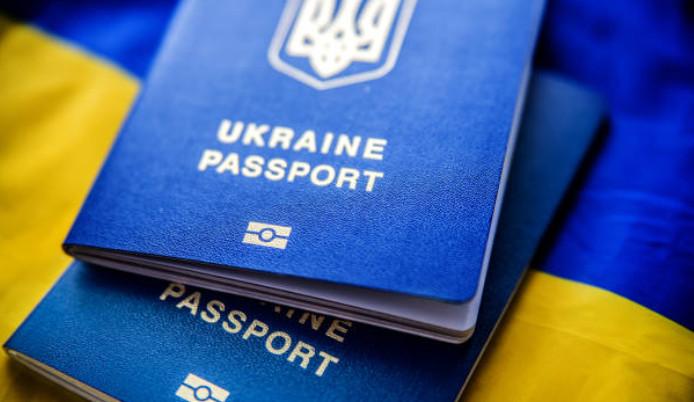 The State Migration Service clarified whether it's permissible to hold two valid passports.