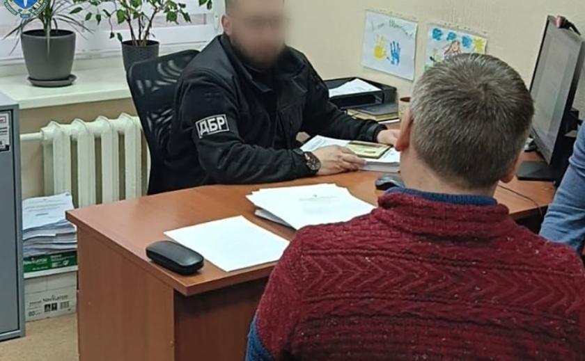 An ex-policeman in Zaporizhzhia will face trial for sharing confidential information with representatives of a funeral service.