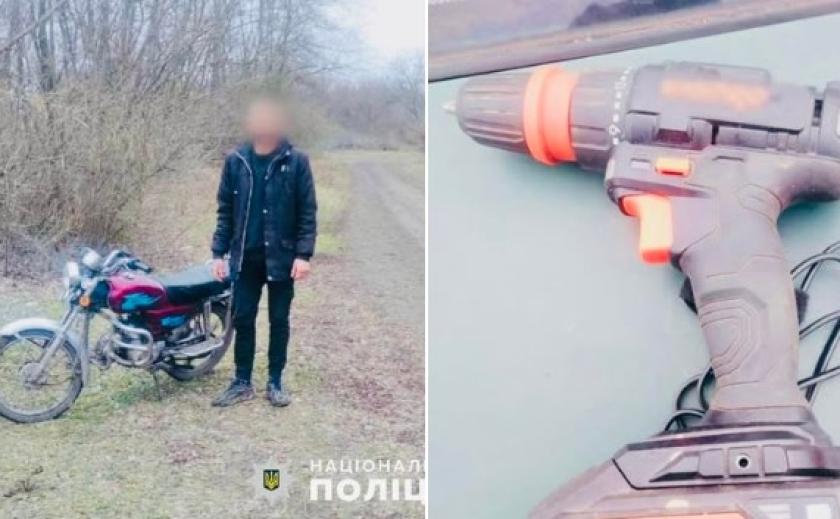 A 25-year-old man in the Kamyanskyi district has been charged with theft of power tools and a motorcycle.