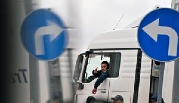 Блокада кордону: У чергах перед пунктами пропуску стоять понад 2 тисячі вантажівок