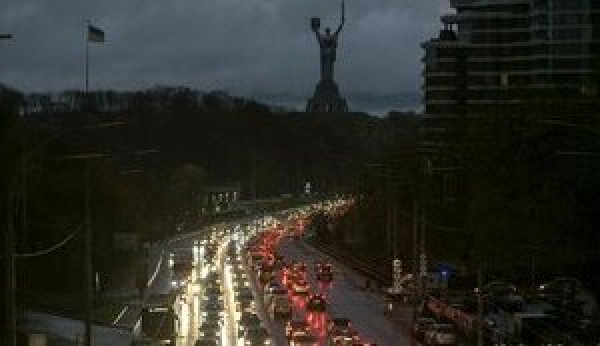 &quot;Укренерго&quot; застосувало аварійні відключення світла в 12 областях. Графіки не діють