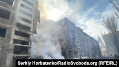 Військові РФ обстріляли багатоповерхівку в Селидовому, поранені пʼятеро людей – ДСНС
